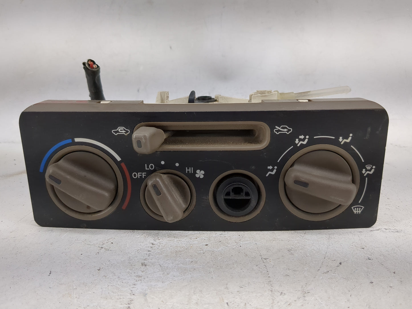 1998 Toyota Corolla Climate Control Module Temperature AC/Heater Replacement P/N:020698A Fits OEM Used Auto Parts - Oemuseda