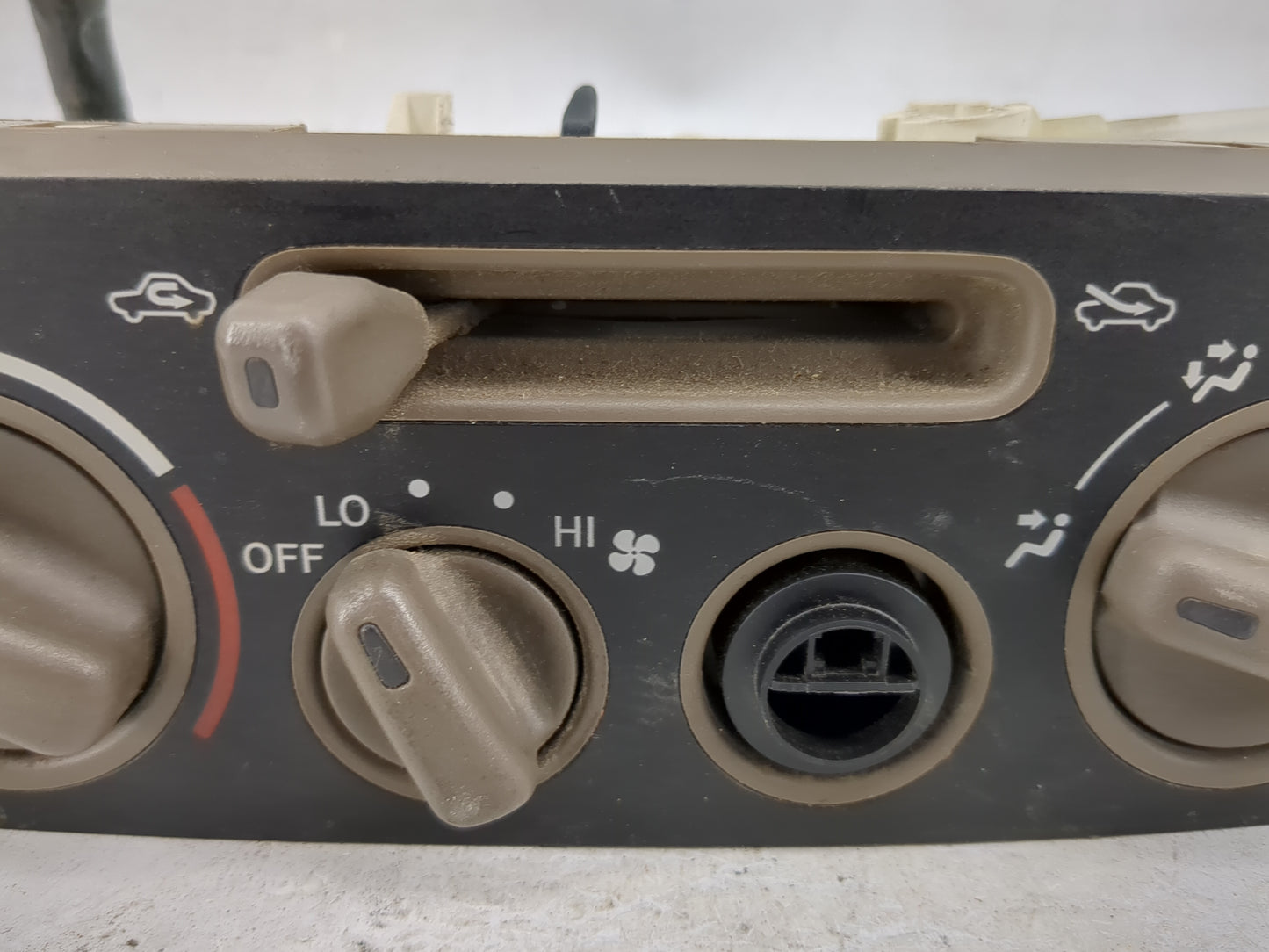 1998 Toyota Corolla Climate Control Module Temperature AC/Heater Replacement P/N:020698A Fits OEM Used Auto Parts - Oemuseda