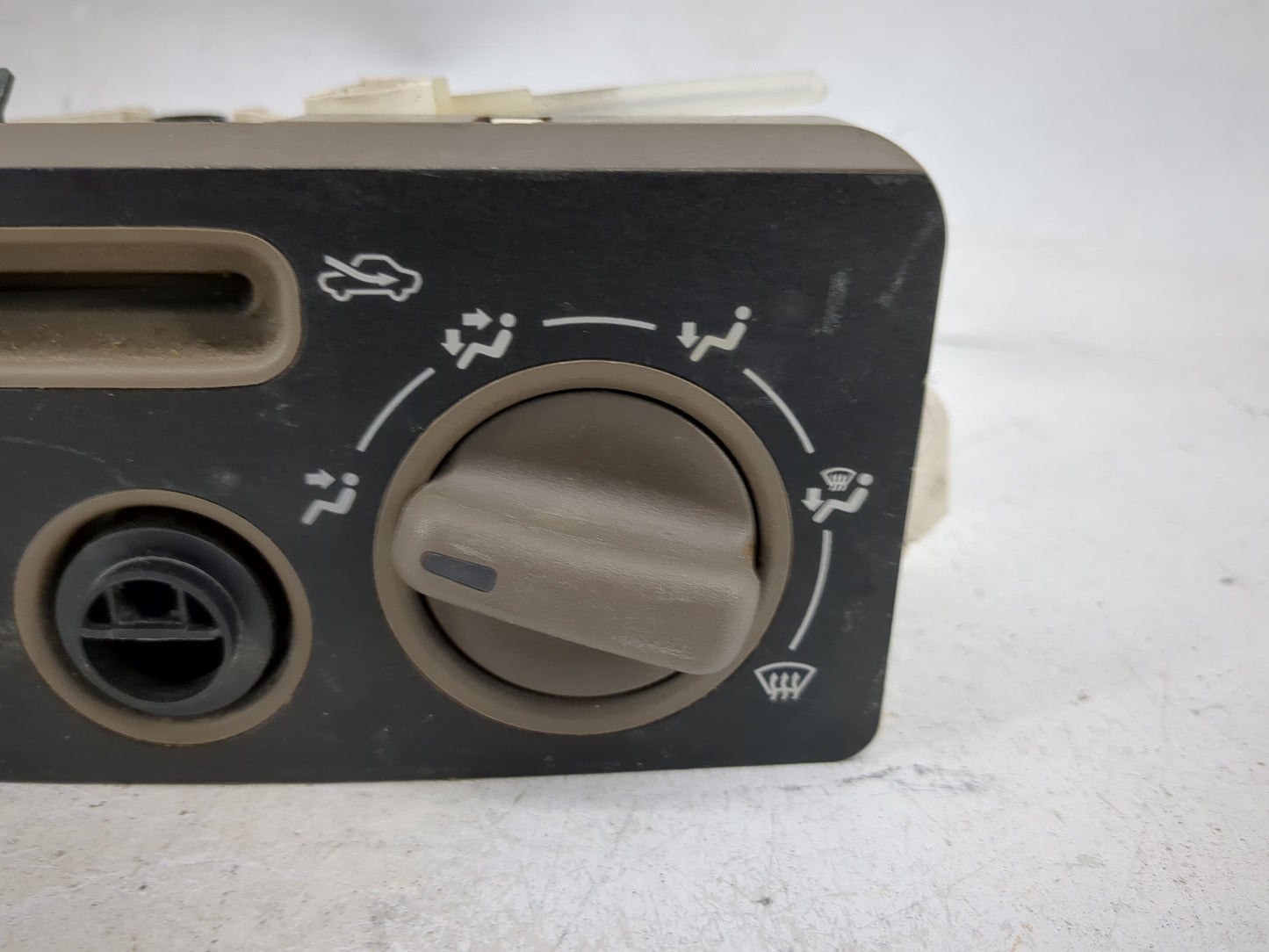 1998 Toyota Corolla Climate Control Module Temperature AC/Heater Replacement P/N:020698A Fits OEM Used Auto Parts - Oemuseda