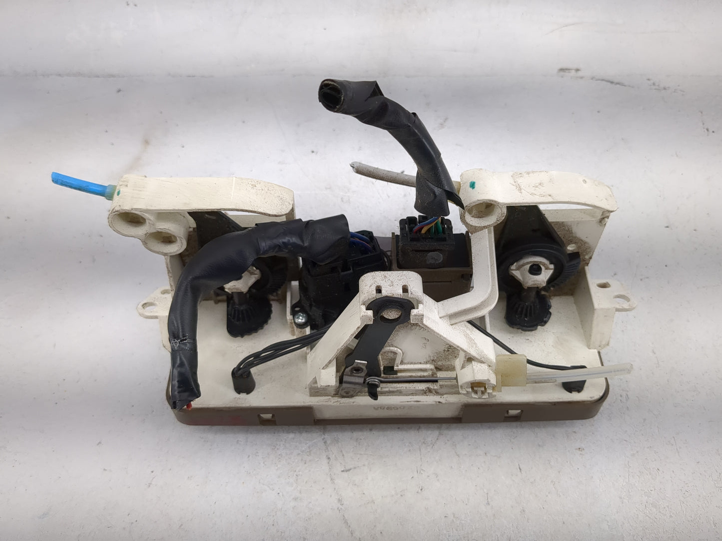 1998 Toyota Corolla Climate Control Module Temperature AC/Heater Replacement P/N:020698A Fits OEM Used Auto Parts - Oemuseda