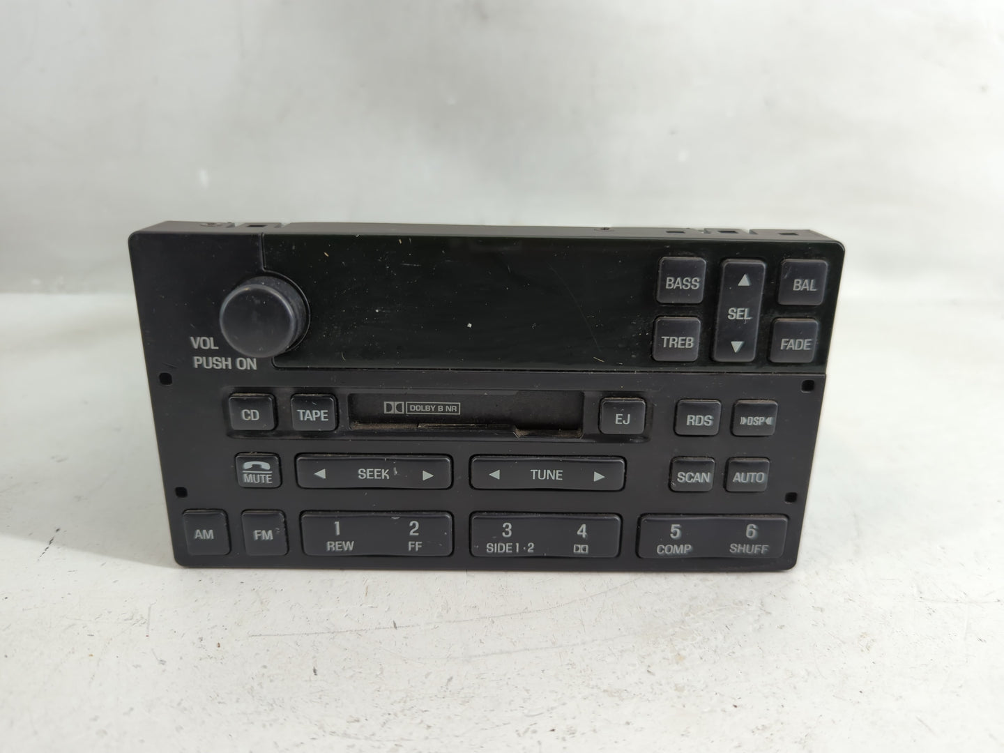 1998 Volkswagen Sedan Radio AM FM Cd Player Receiver Replacement P/N:F8VF-18C870-BG Fits OEM Used Auto Parts - Oemusedautopa