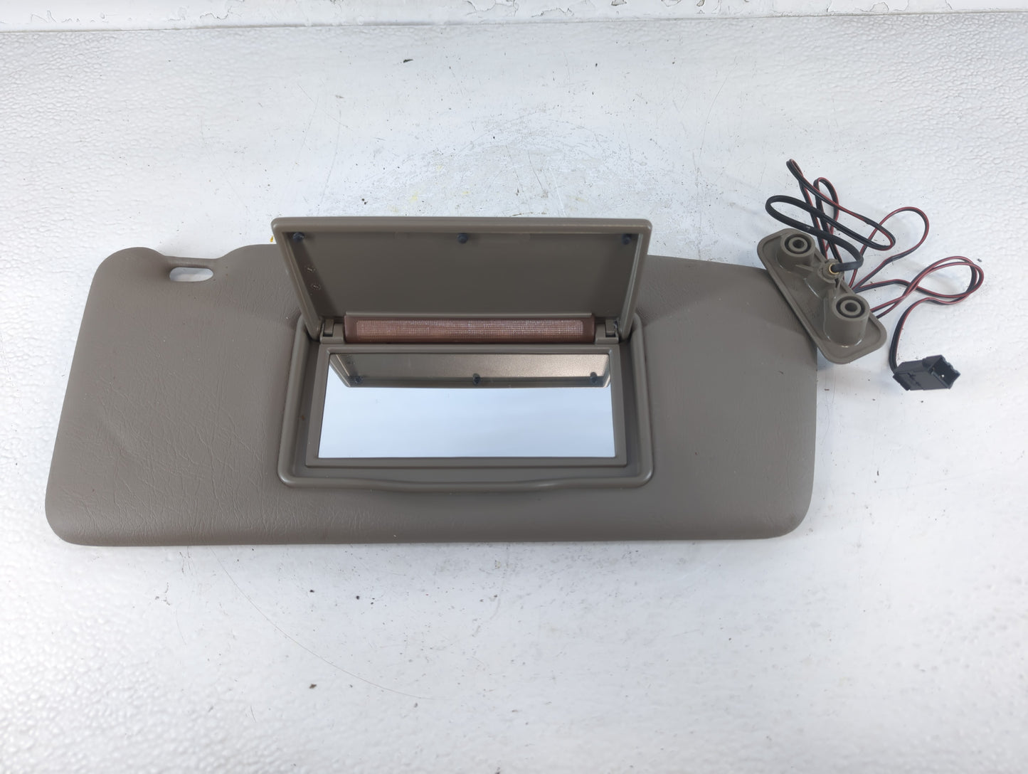 1998 Volvo Volvo 90 Series Sun Visor Shade Replacement Passenger Right Mirror Fits OEM Used Auto Parts - Oemusedautoparts1.c