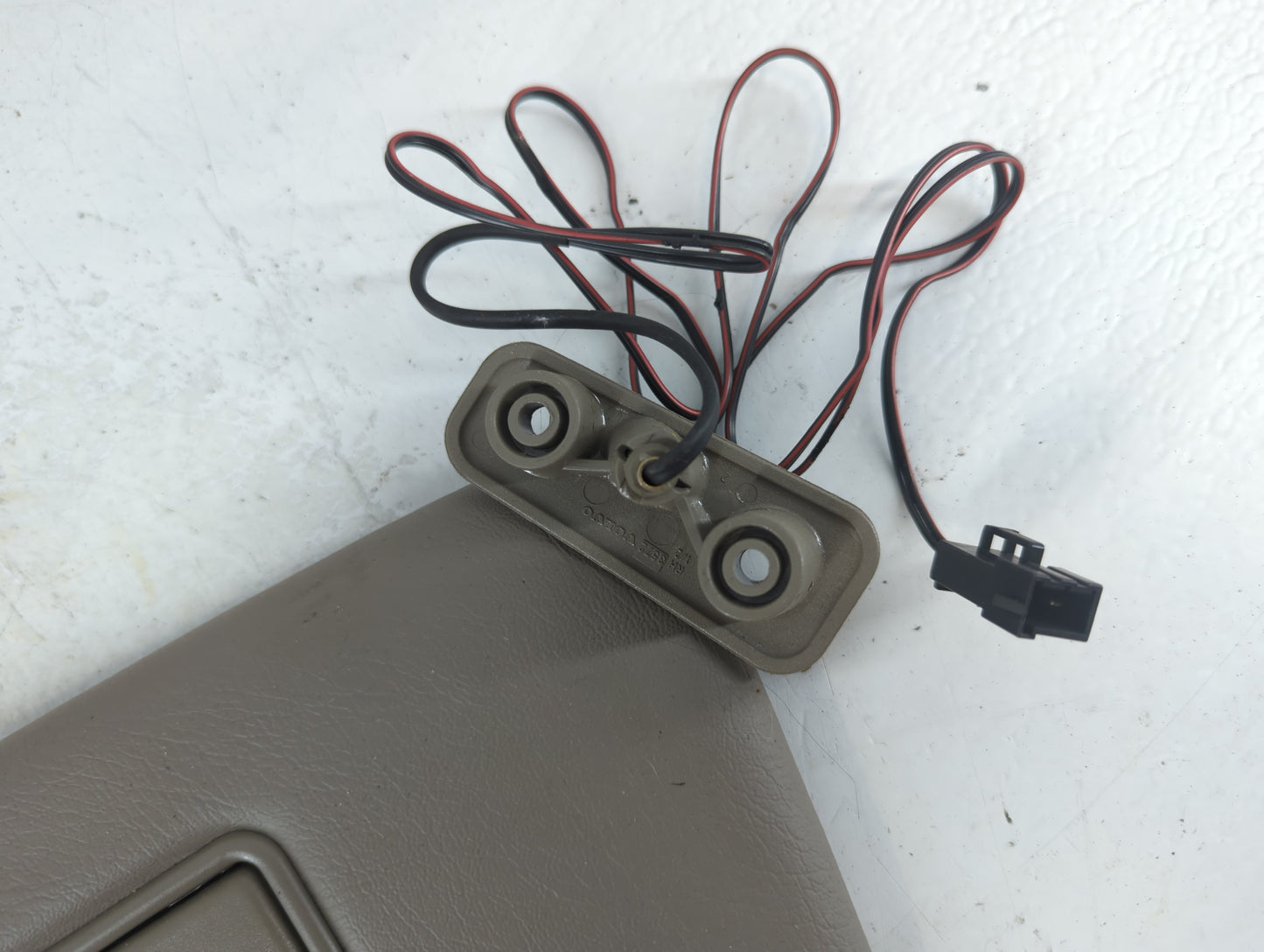 1998 Volvo Volvo 90 Series Sun Visor Shade Replacement Passenger Right Mirror Fits OEM Used Auto Parts - Oemusedautoparts1.c