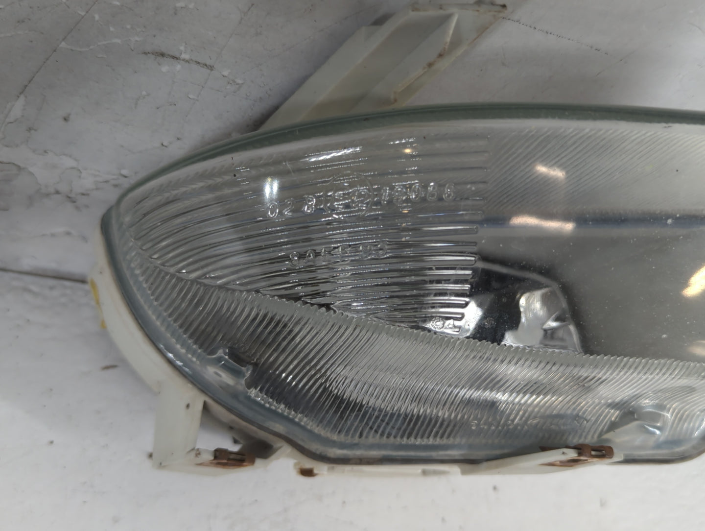 Volvo Volvo 90 Series Passenger Right Oem Head Light Headlight Lamp - Oemusedautoparts1.com