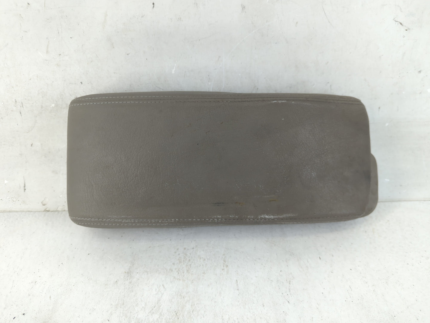 1998 Volvo Volvo 90 Series Center Console Armrest Cover Lid Fits OEM Used Auto Parts - Oemusedautoparts1.com