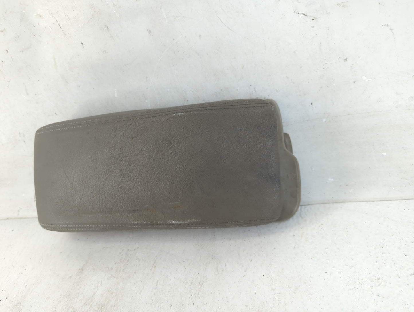 1998 Volvo Volvo 90 Series Center Console Armrest Cover Lid Fits OEM Used Auto Parts - Oemusedautoparts1.com