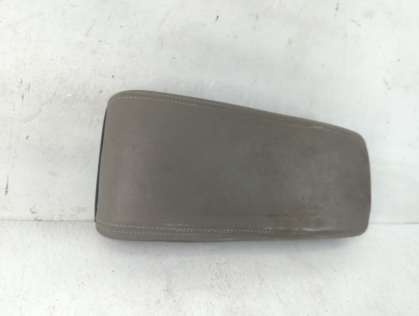 1998 Volvo Volvo 90 Series Center Console Armrest Cover Lid Fits OEM Used Auto Parts - Oemusedautoparts1.com
