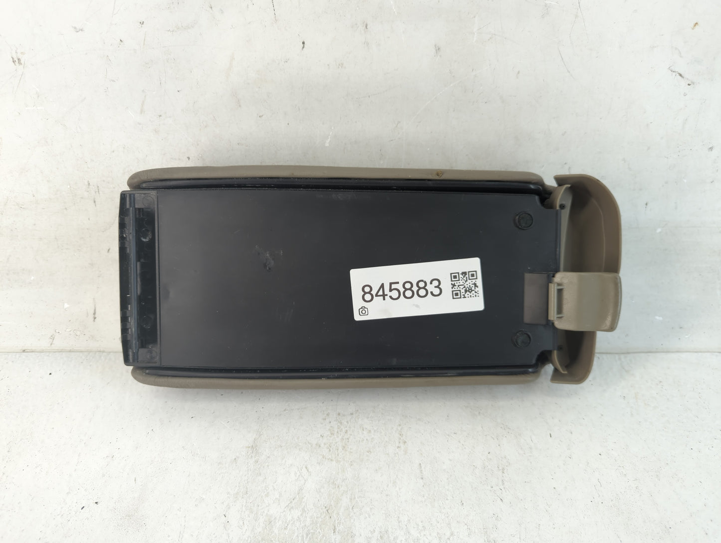 1998 Volvo Volvo 90 Series Center Console Armrest Cover Lid Fits OEM Used Auto Parts - Oemusedautoparts1.com