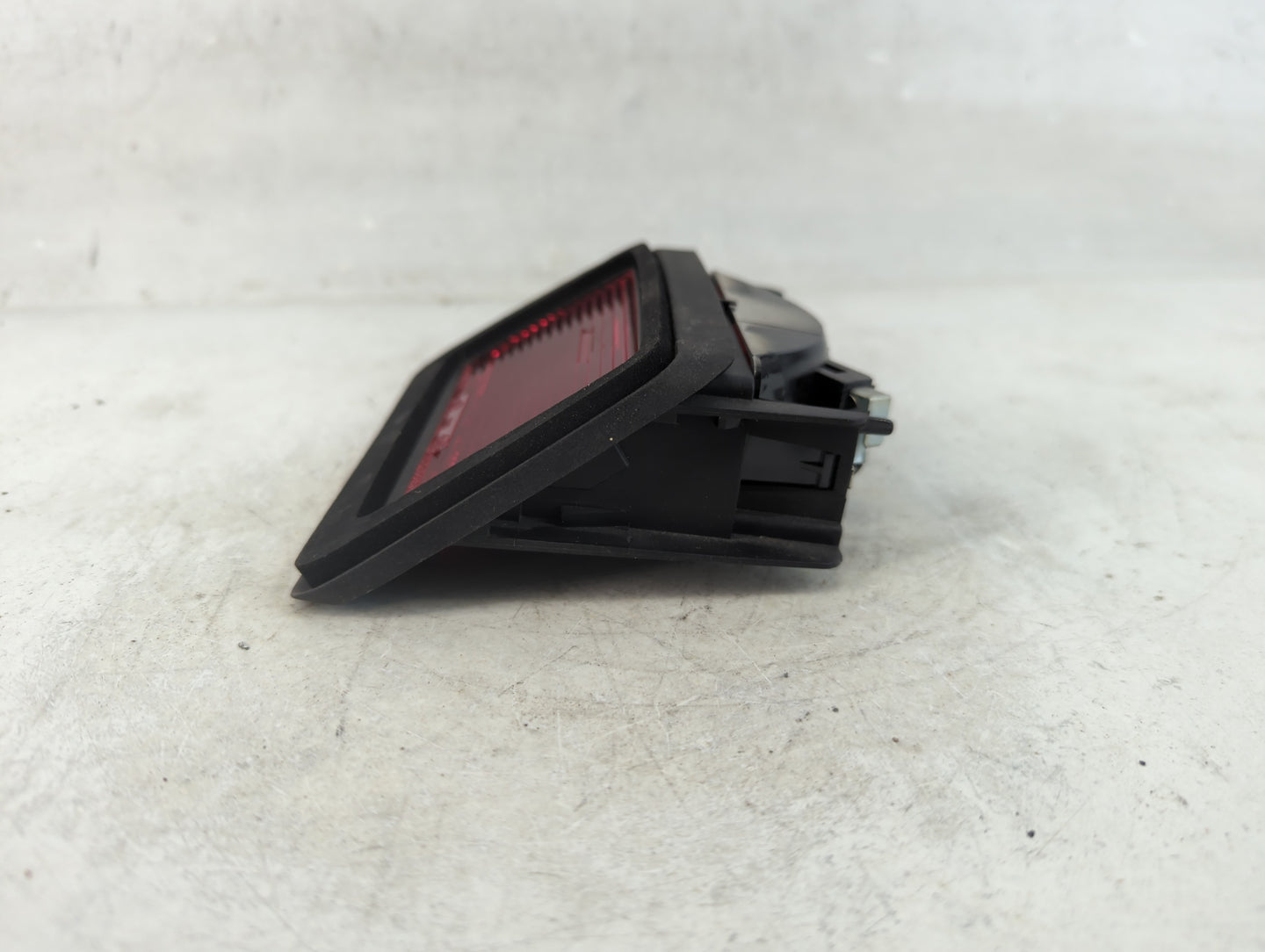 1998 Volvo Volvo 90 Series Third Brake Light Tail Light Fits OEM Used Auto Parts - Oemusedautoparts1.com