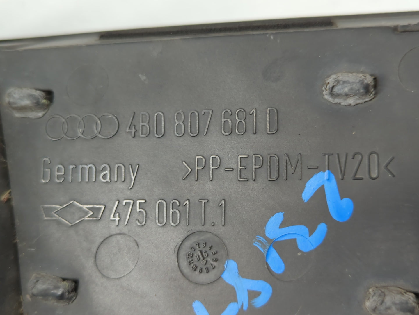 1998-2001 Audi A6 Front Grille Bumper Not Included - Oemusedautoparts1.com