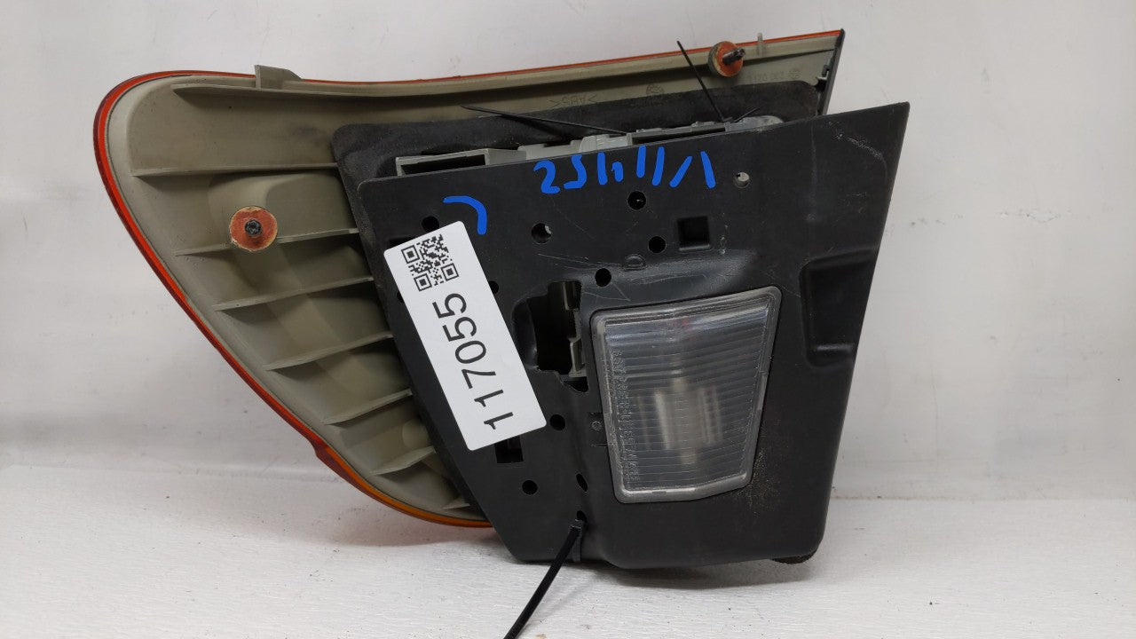 1999-2000 Bmw 328i Tail Light Assembly Driver Left OEM P/N:8 364 921 Fits Fits 1999 2000 2001 OEM Used Auto Parts - Oemuseda