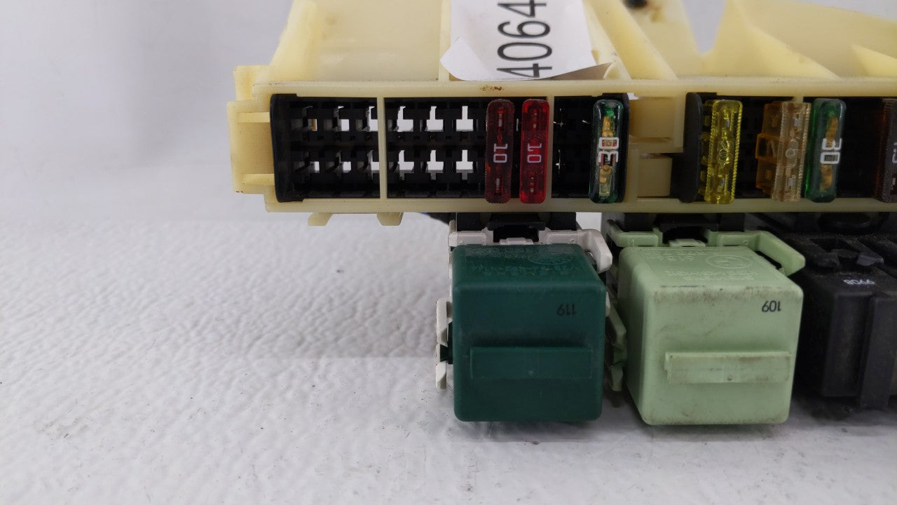 1999 Bmw 528i Fusebox Fuse Box Panel Relay Module Fits OEM Used Auto Parts - Oemusedautoparts1.com