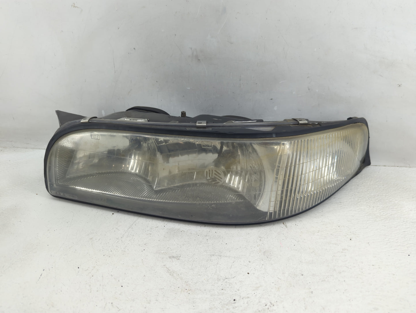 1997-1999 Buick Lesabre Driver Left Oem Head Light Headlight Lamp - Oemusedautoparts1.com