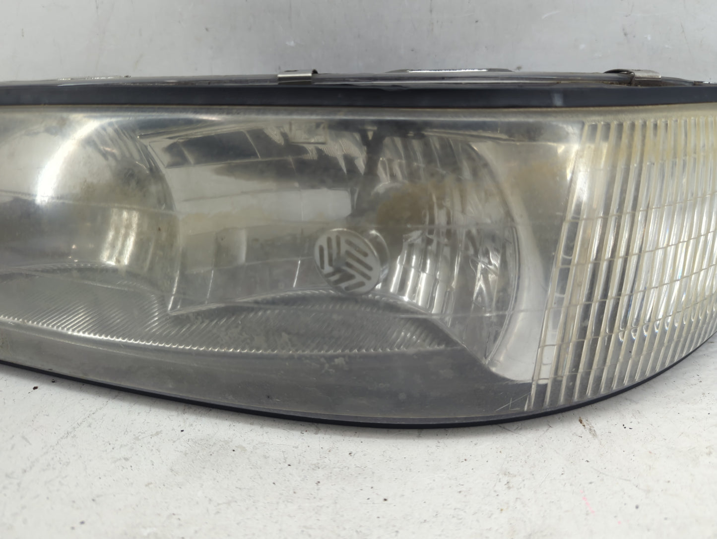 1997-1999 Buick Lesabre Driver Left Oem Head Light Headlight Lamp - Oemusedautoparts1.com