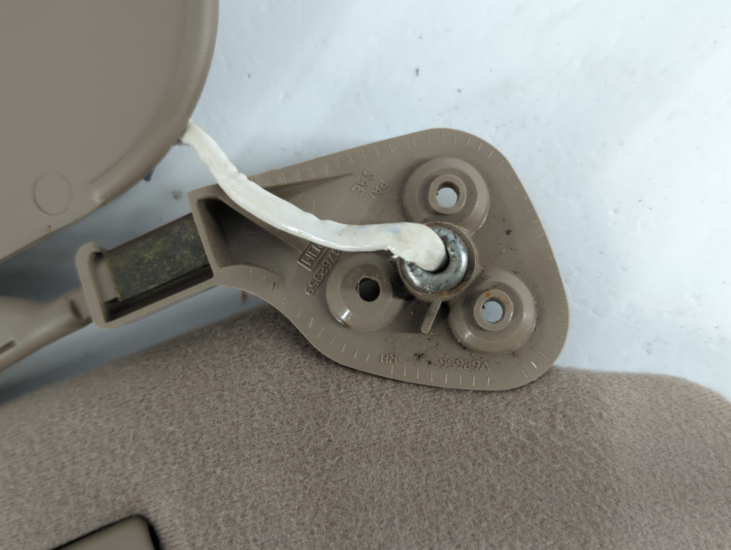 1999 Buick Riviera Sun Visor Shade Replacement Passenger Right Mirror Fits OEM Used Auto Parts - Oemusedautoparts1.com