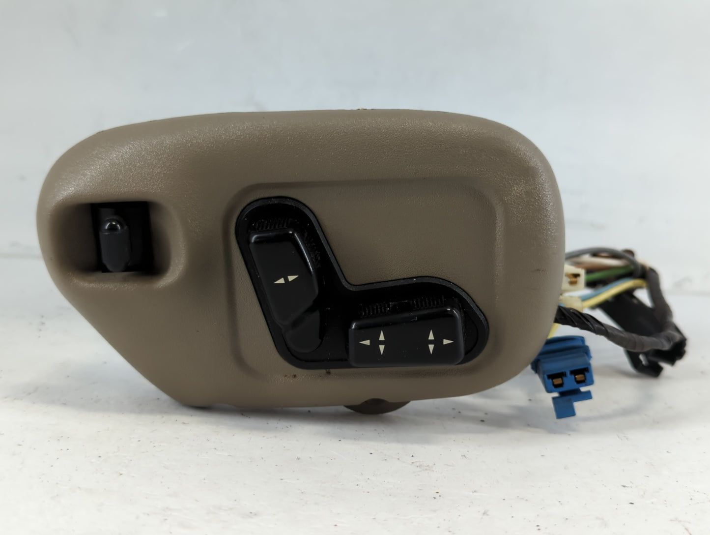 1999 Buick Riviera Seat Control Module - Oemusedautoparts1.com