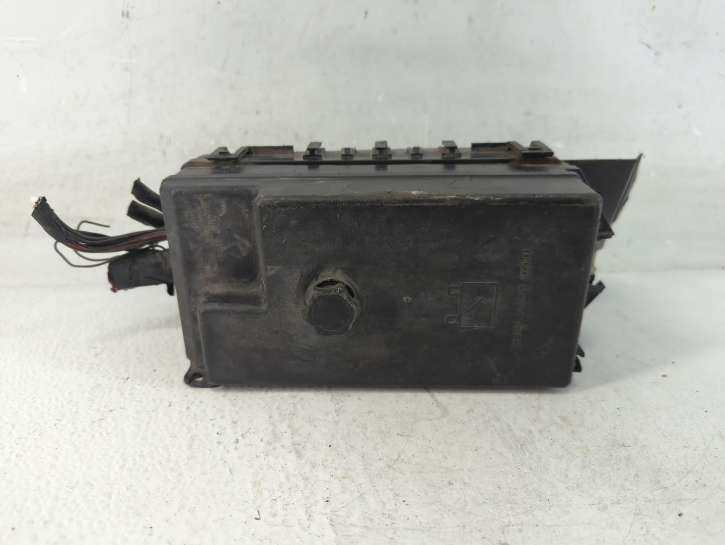 1999 Cadillac Seville Fusebox Fuse Box Panel Relay Module Fits OEM Used Auto Parts - Oemusedautoparts1.com
