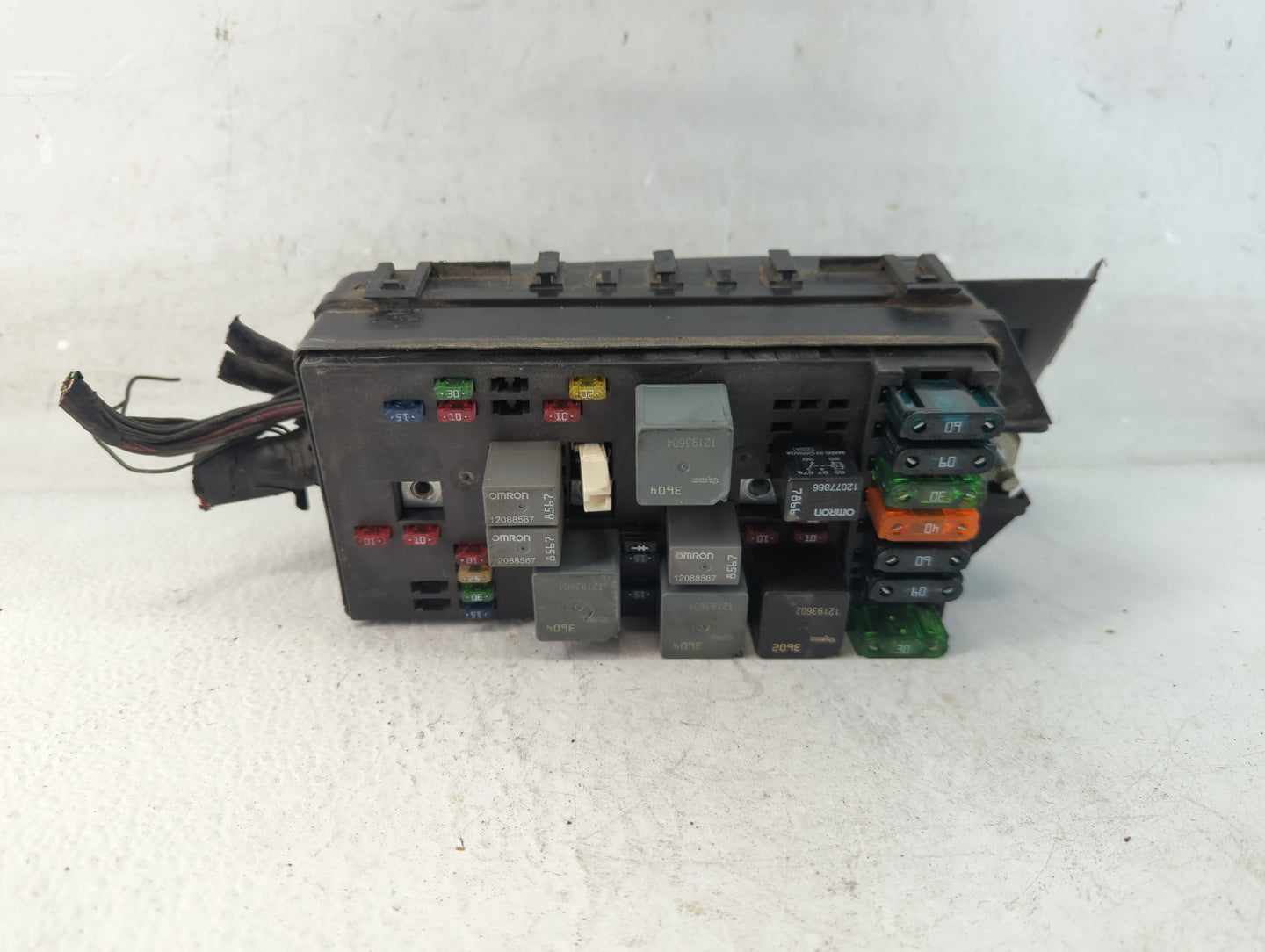 1999 Cadillac Seville Fusebox Fuse Box Panel Relay Module Fits OEM Used Auto Parts - Oemusedautoparts1.com