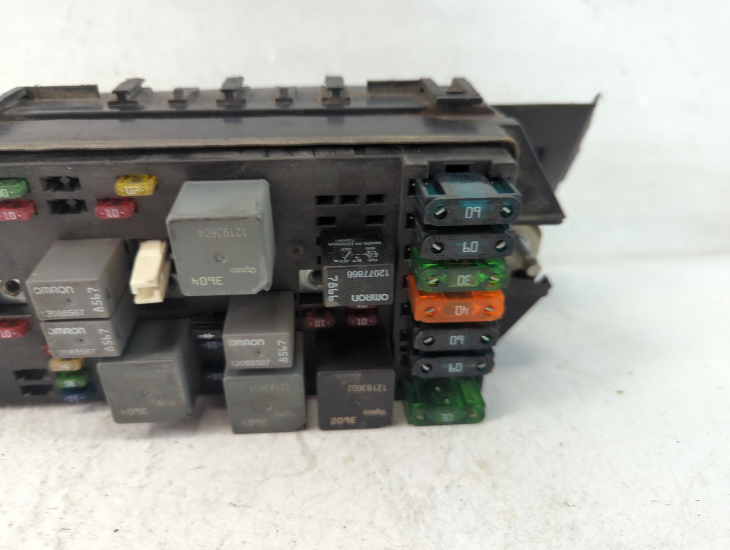 1999 Cadillac Seville Fusebox Fuse Box Panel Relay Module Fits OEM Used Auto Parts - Oemusedautoparts1.com