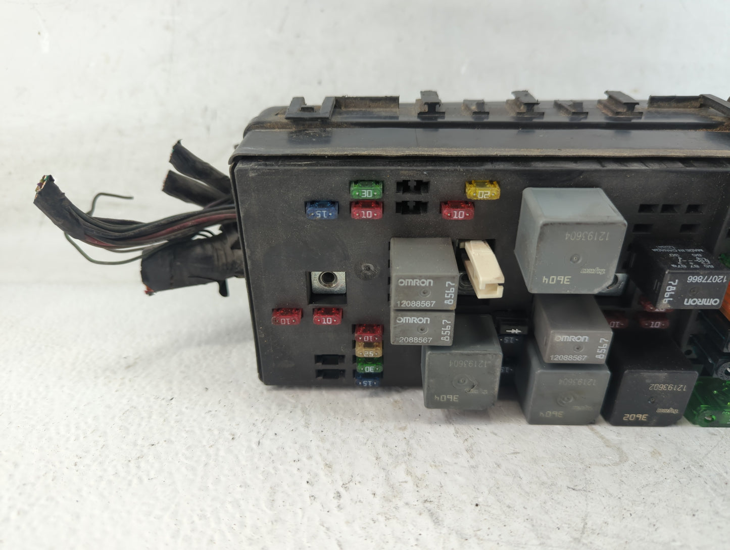 1999 Cadillac Seville Fusebox Fuse Box Panel Relay Module Fits OEM Used Auto Parts - Oemusedautoparts1.com