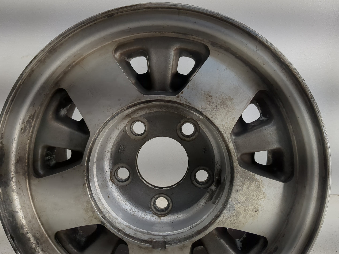 Chevrolet 1500 Oem Wheel Rim 1318332 - Oemusedautoparts1.com