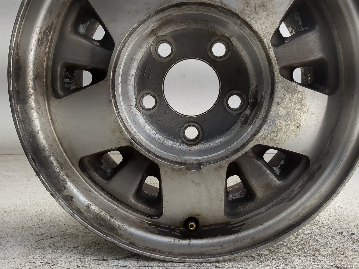 Chevrolet 1500 Oem Wheel Rim 1318332 - Oemusedautoparts1.com