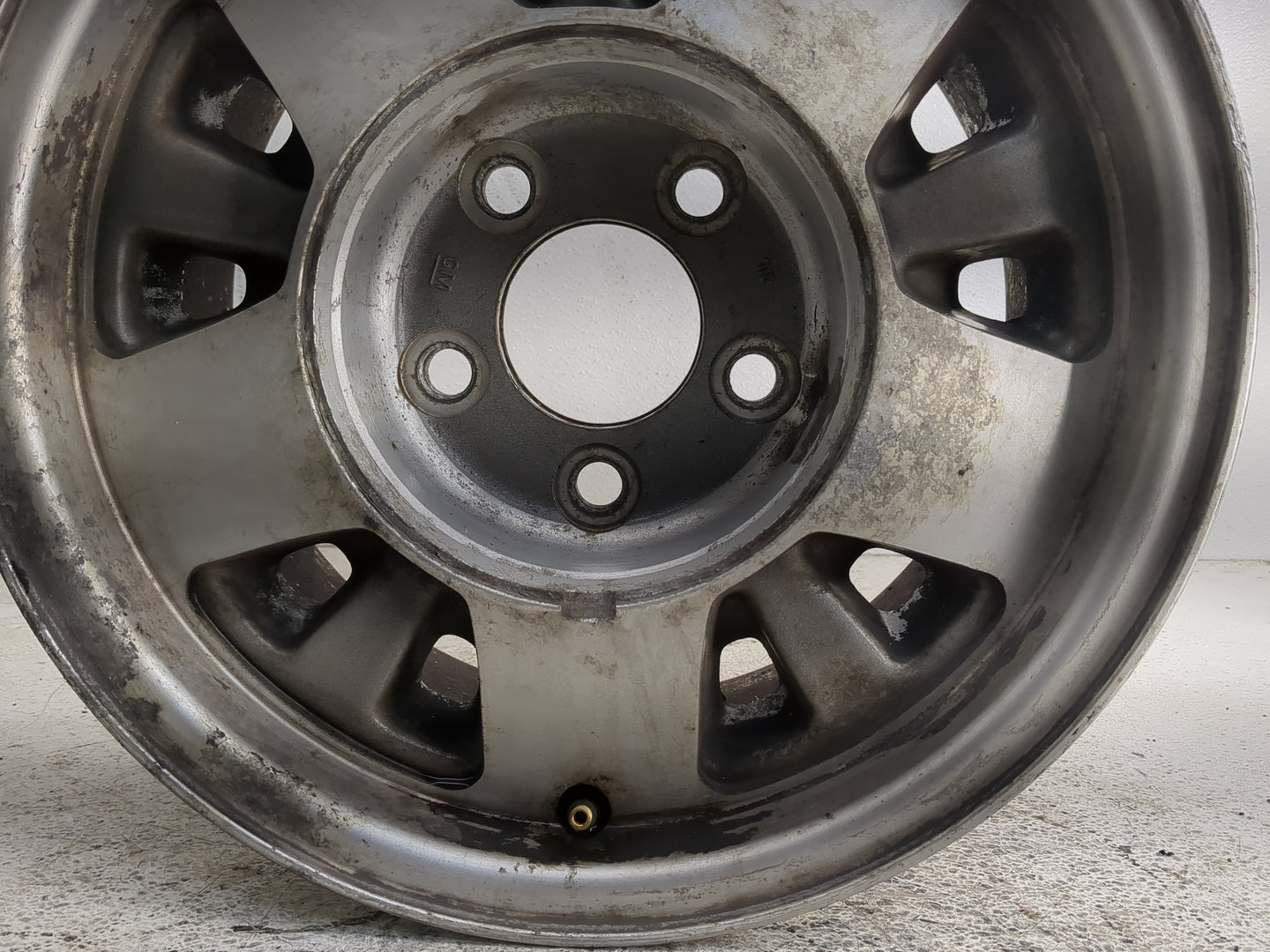 Chevrolet 1500 Oem Wheel Rim 1318332 - Oemusedautoparts1.com