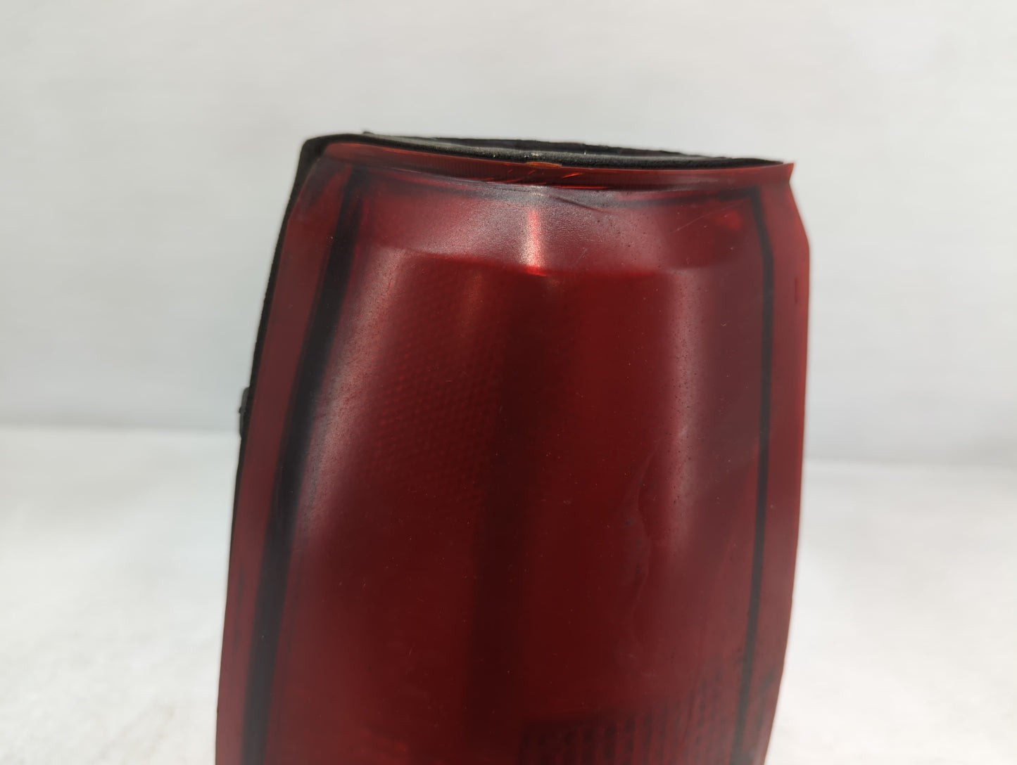 1999 Chevrolet 1500 Tail Light Assembly Driver Left OEM P/N:16506349 Fits Fits 1992 1993 1994 1995 1996 1997 1998 2000 OEM U