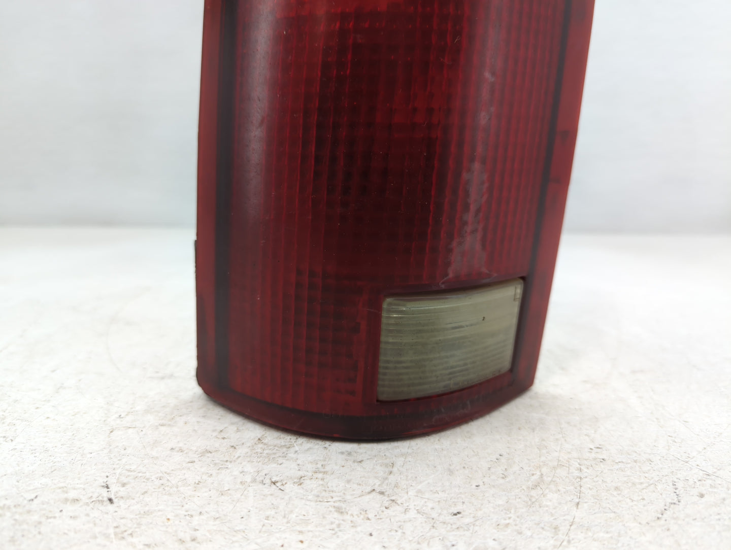 1999 Chevrolet 1500 Tail Light Assembly Driver Left OEM P/N:16506349 Fits Fits 1992 1993 1994 1995 1996 1997 1998 2000 OEM U