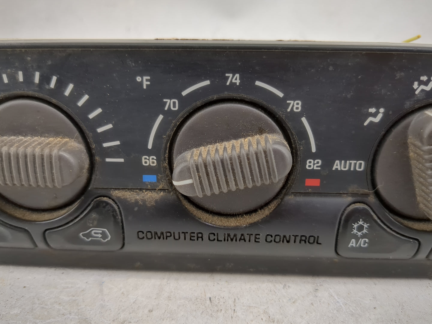 1999 Chevrolet Blazer Climate Control Module Temperature AC/Heater Replacement P/N:16247335 Fits OEM Used Auto Parts - Oemus