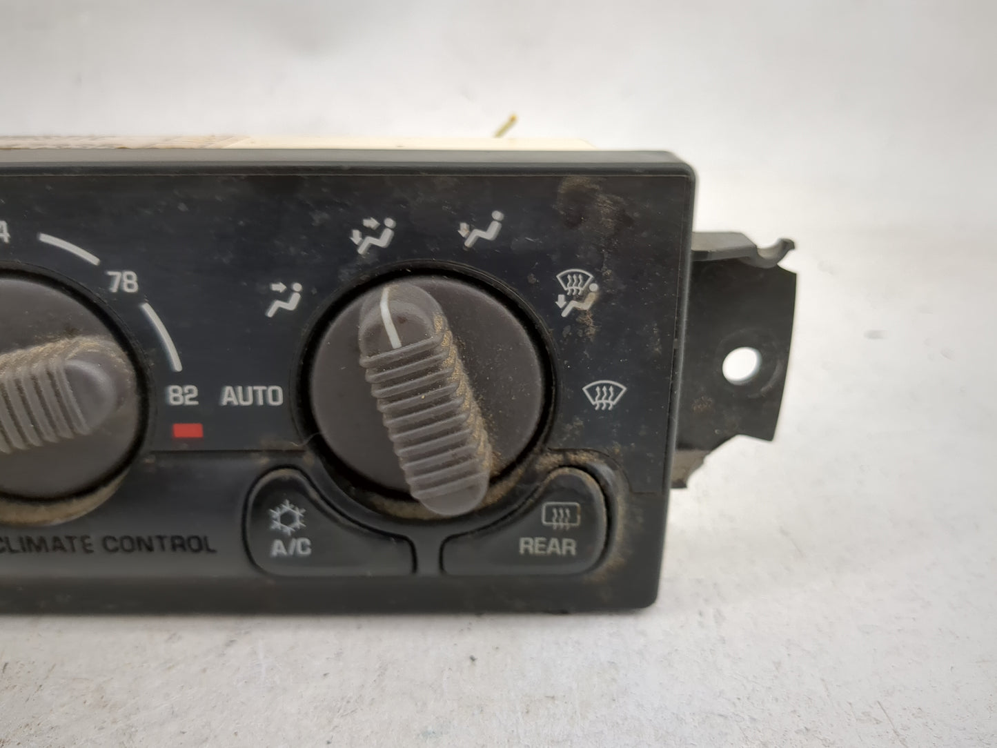 1999 Chevrolet Blazer Climate Control Module Temperature AC/Heater Replacement P/N:16247335 Fits OEM Used Auto Parts - Oemus