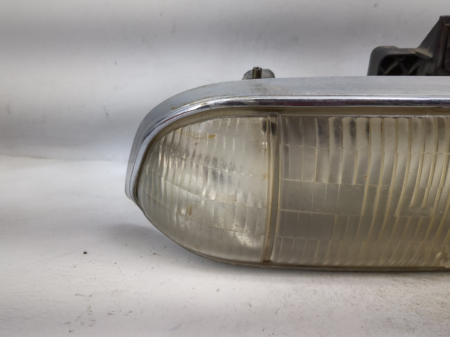 1999 Chevrolet Blazer Passenger Right Oem Head Light Headlight Lamp - Oemusedautoparts1.com