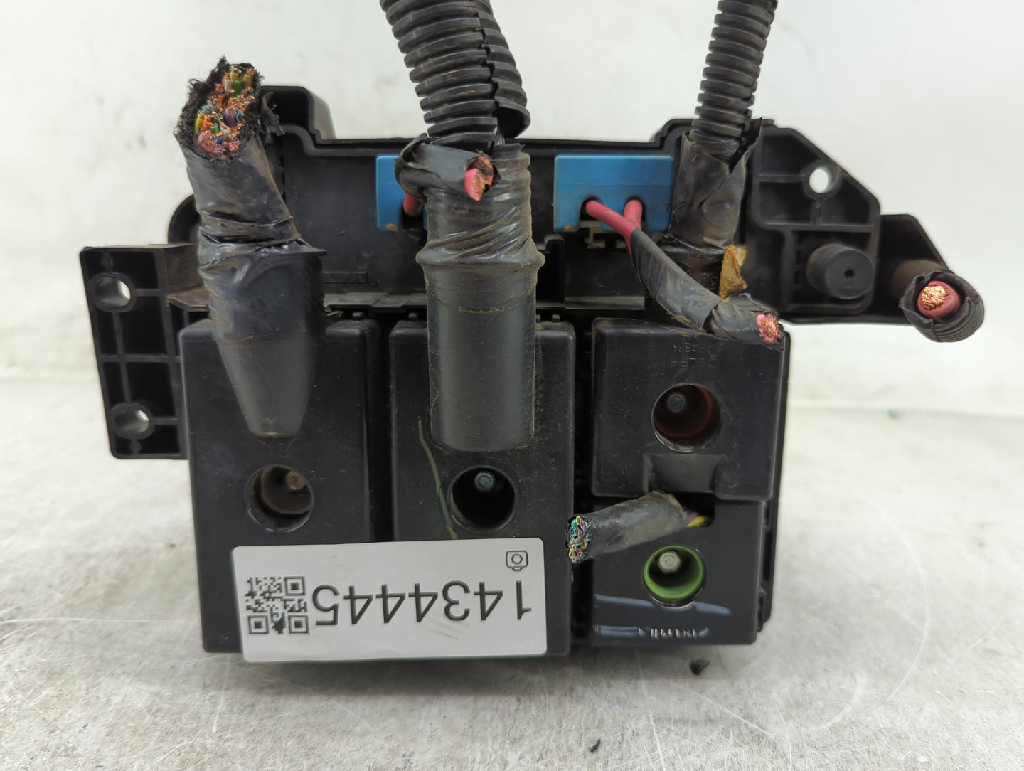 1999 Chevrolet Blazer S10 Fusebox Fuse Box Panel Relay Module P/N:15328840 Fits OEM Used Auto Parts - Oemusedautoparts1.com
