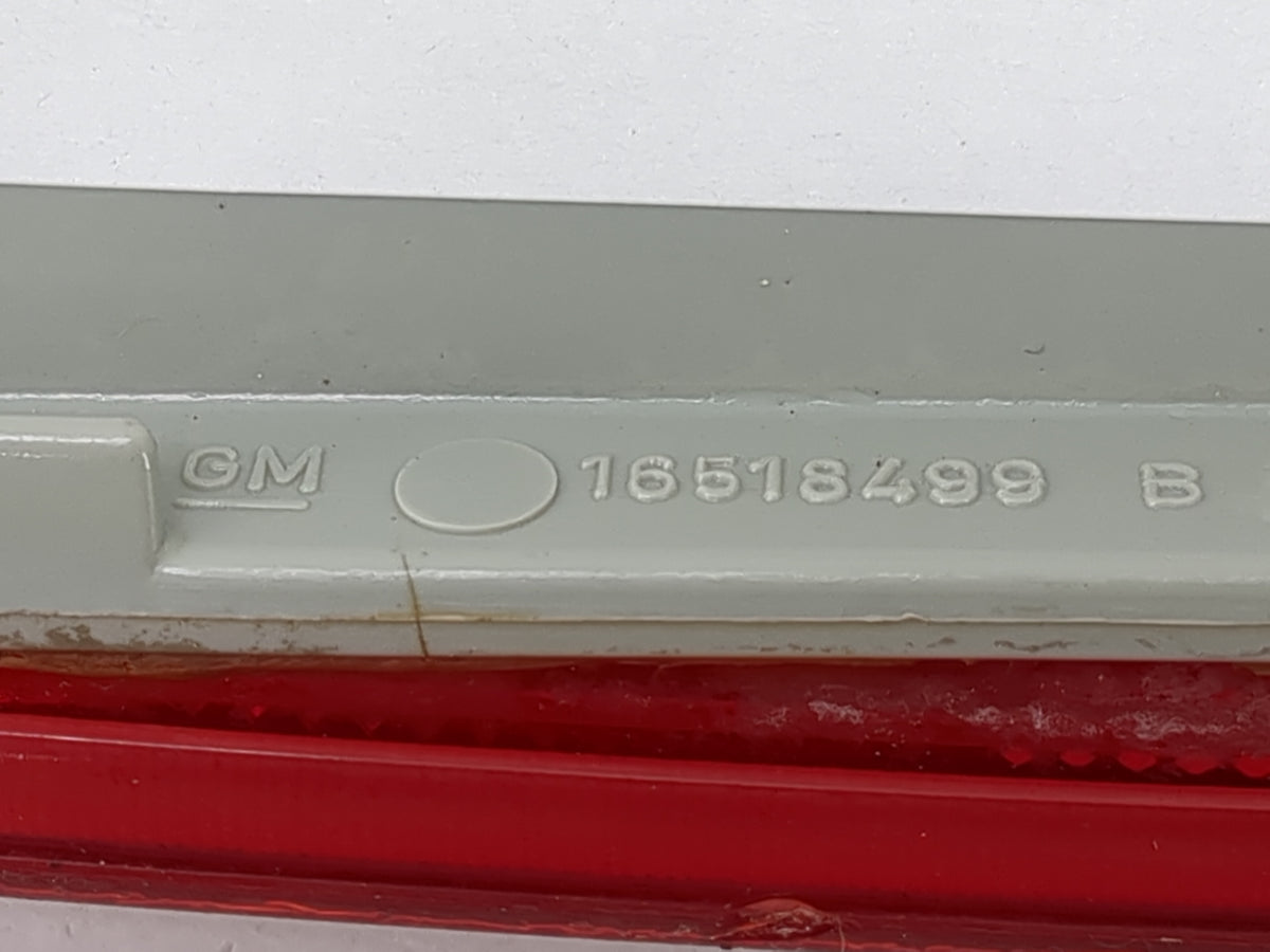 1999 Chevrolet Blazer S10 Tail Light Assembly Driver Left OEM P/N:16518499 Fits OEM Used Auto Parts - Oemusedautoparts1.com