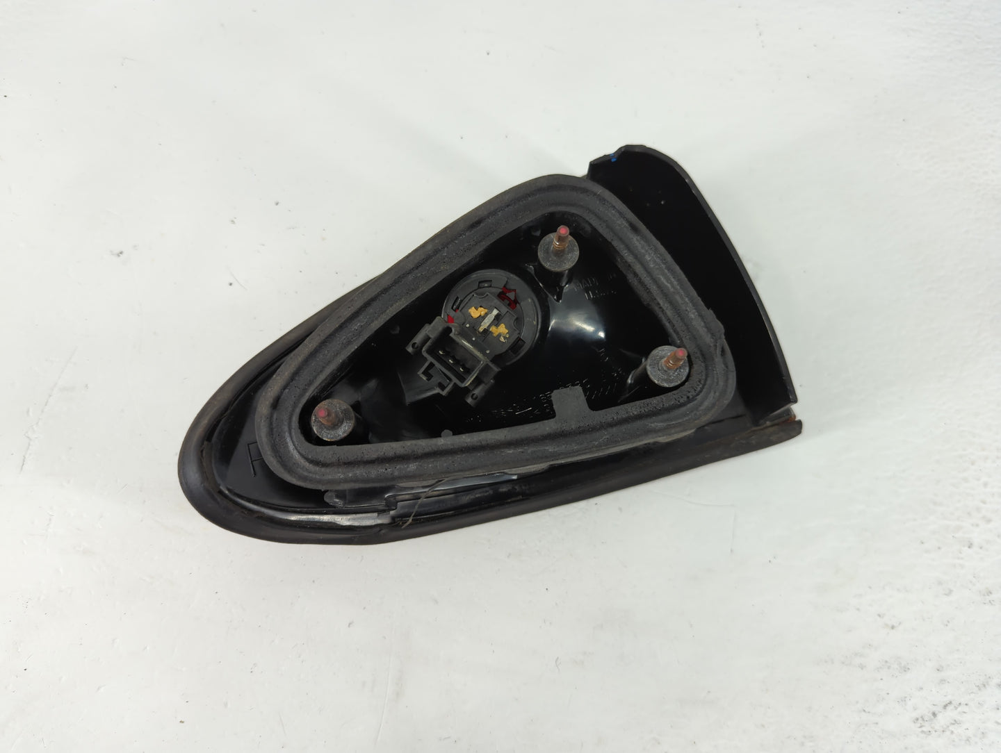 1997-1999 Chevrolet Cavalier Tail Light Assembly Driver Left OEM P/N:16519320 A Fits Fits 1997 1998 1999 OEM Used Auto Parts