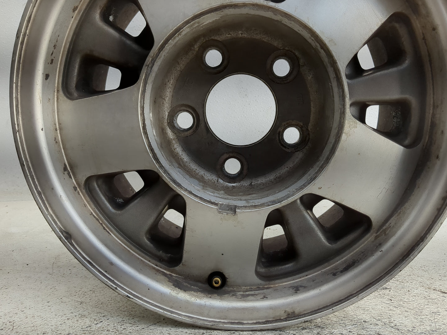 Chevrolet Equinox Oem Wheel Rim 1318333 - Oemusedautoparts1.com