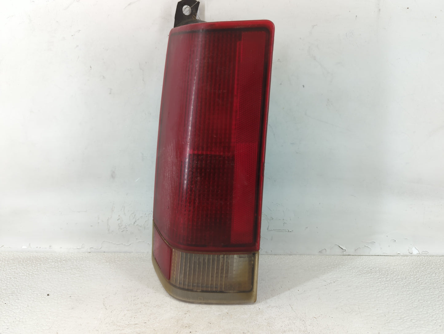 1996-1999 Chevrolet Express 1500 Tail Light Assembly Driver Left OEM P/N:16521159 Fits Fits 1996 1997 1998 1999 OEM Used Aut