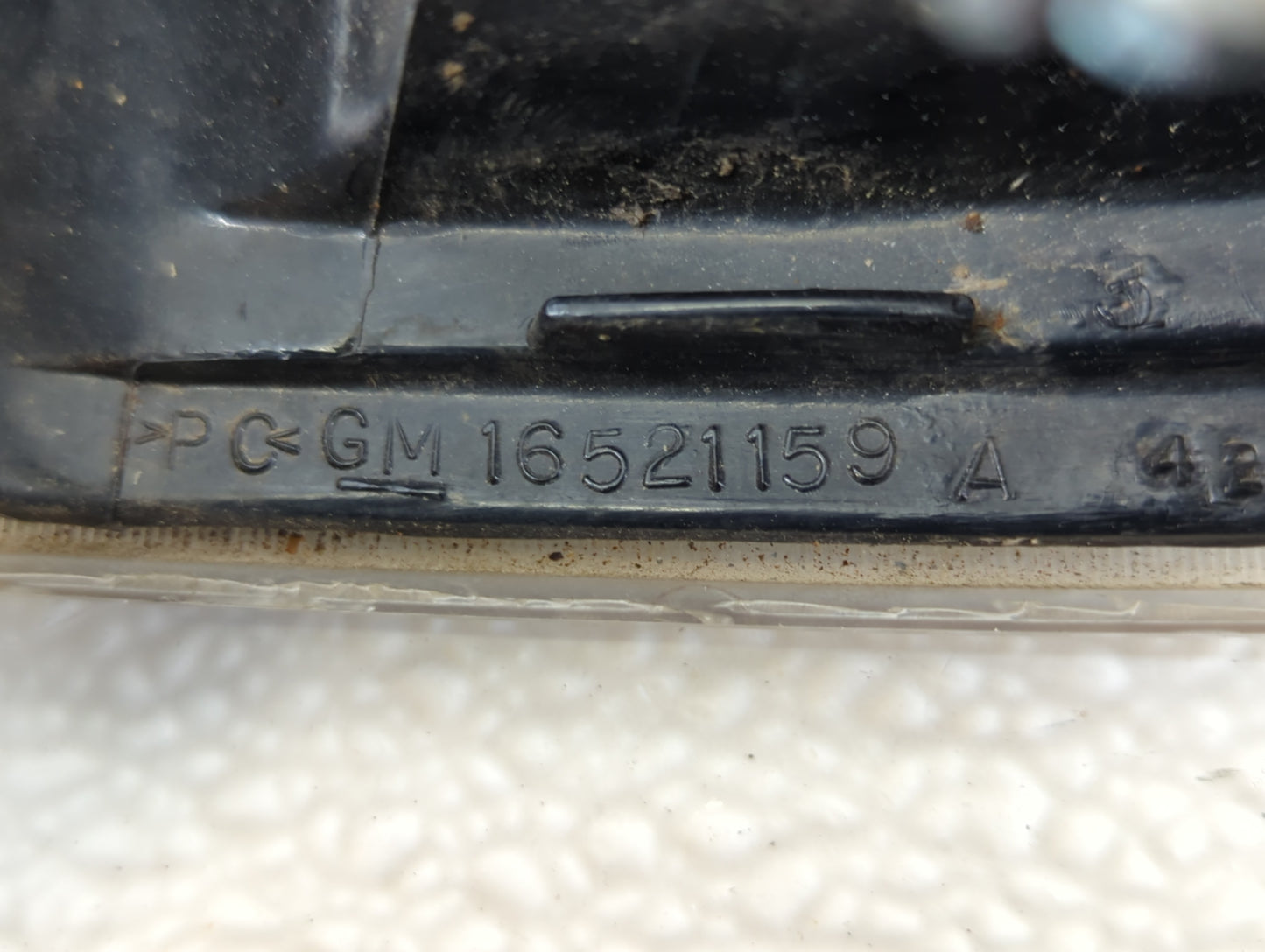 1996-1999 Chevrolet Express 1500 Tail Light Assembly Driver Left OEM P/N:16521159 Fits Fits 1996 1997 1998 1999 OEM Used Aut