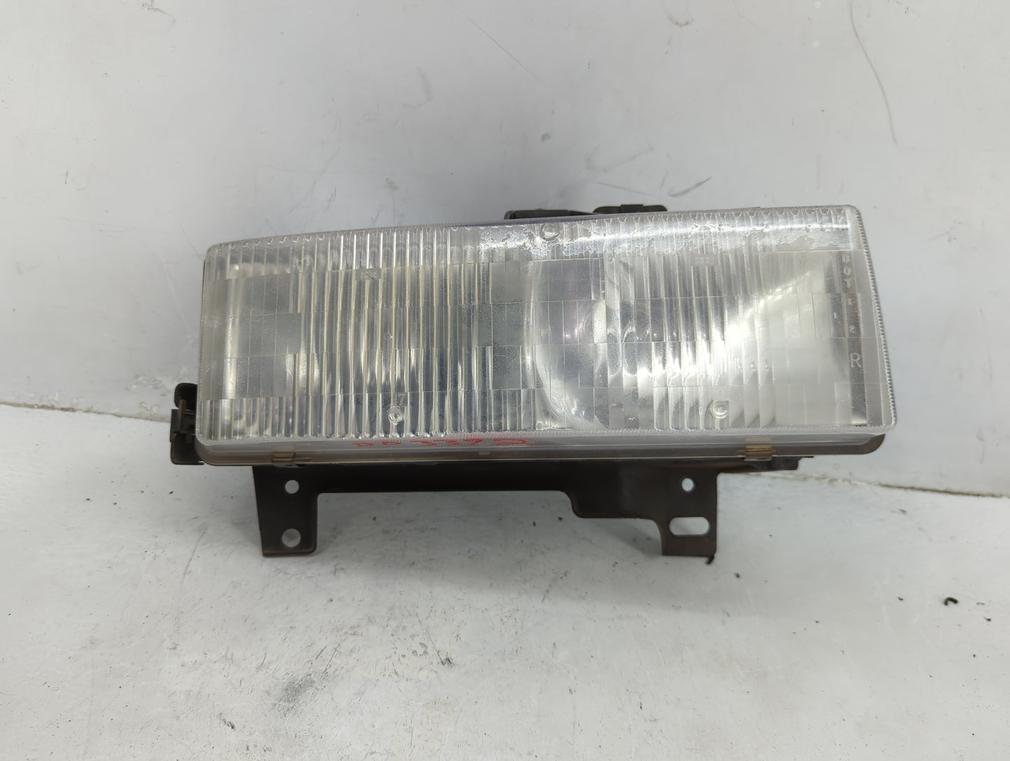 1996-1999 Chevrolet Express 2500 Tail Light Assembly Passenger Right OEM Fits Fits 1996 1997 1998 1999 OEM Used Auto Parts -