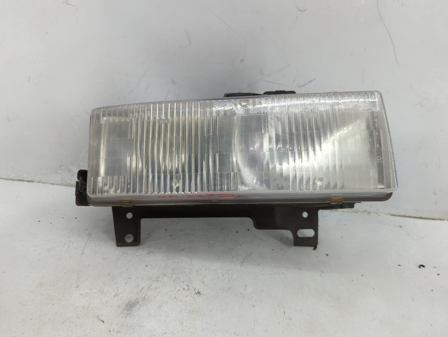 1996-1999 Chevrolet Express 2500 Tail Light Assembly Passenger Right OEM Fits Fits 1996 1997 1998 1999 OEM Used Auto Parts -