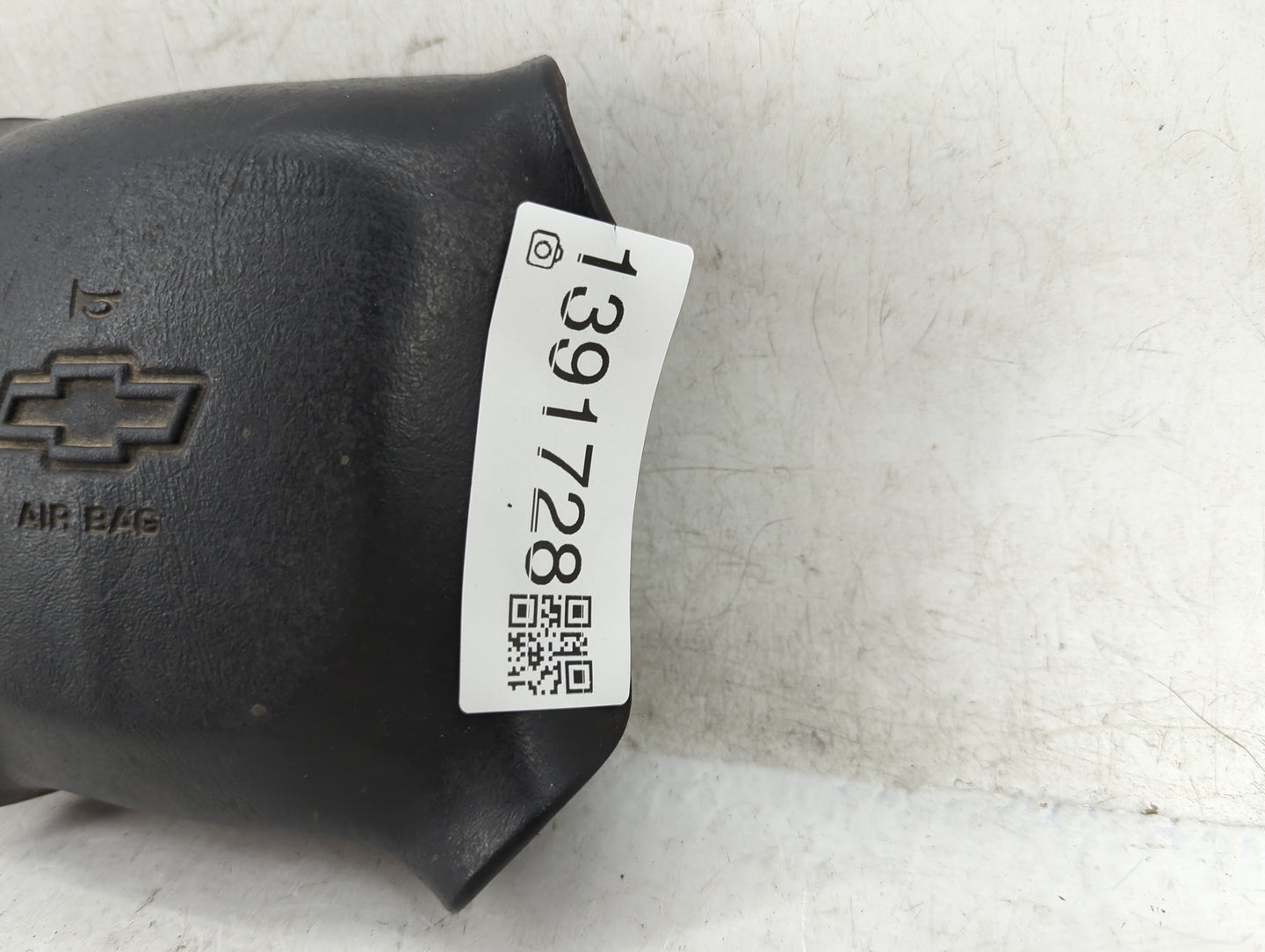 1998-2000 Chevrolet Express 2500 Air Bag Driver Left Steering Wheel Mounted Fits Fits 1998 1999 2000 OEM Used Auto Parts - O