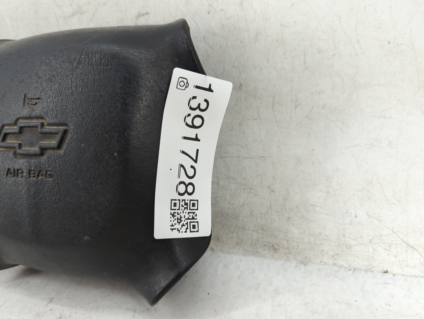 1998-2000 Chevrolet Express 2500 Air Bag Driver Left Steering Wheel Mounted Fits Fits 1998 1999 2000 OEM Used Auto Parts - O