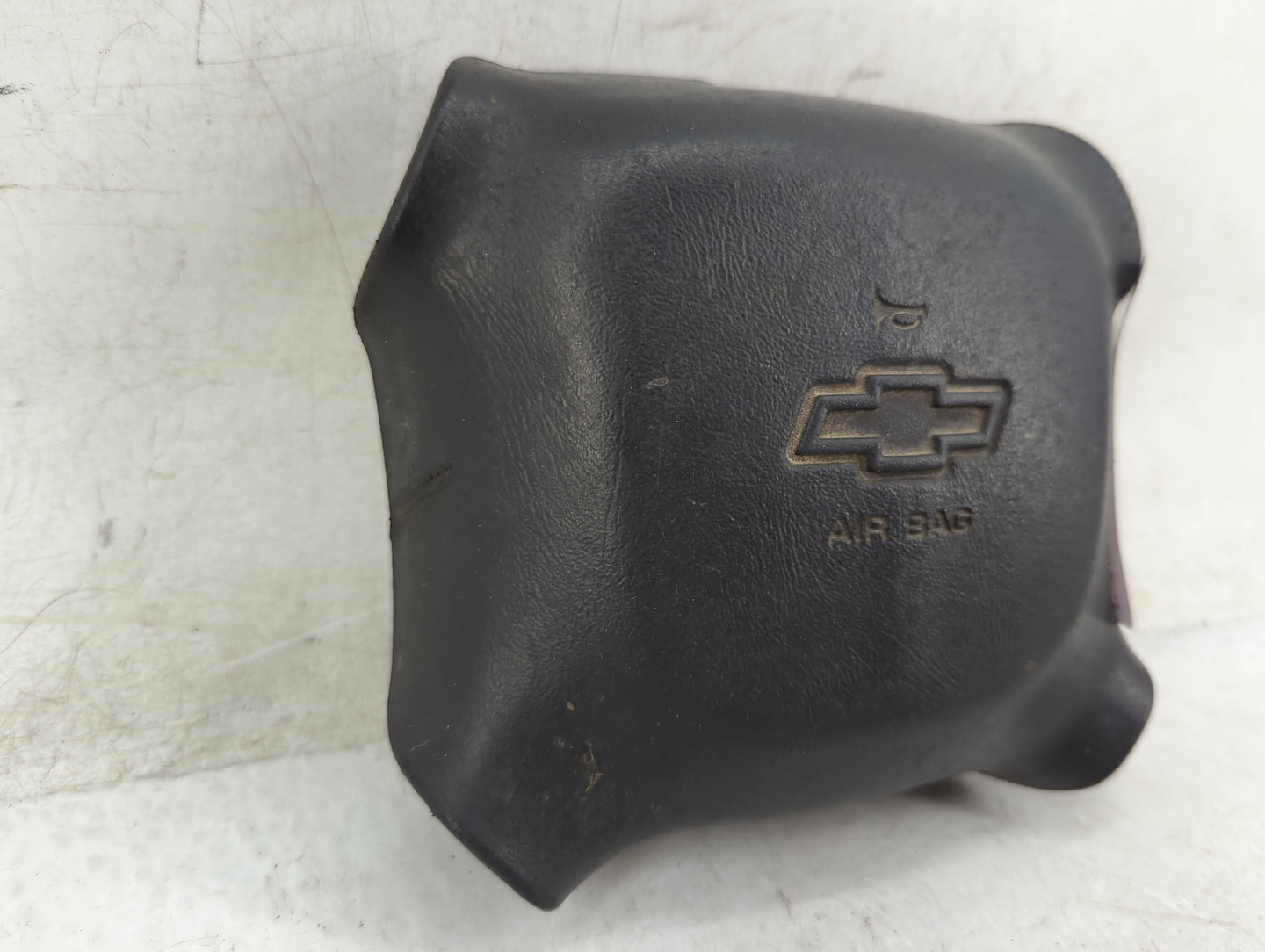 1998-2000 Chevrolet Express 2500 Air Bag Driver Left Steering Wheel Mounted Fits Fits 1998 1999 2000 OEM Used Auto Parts - O