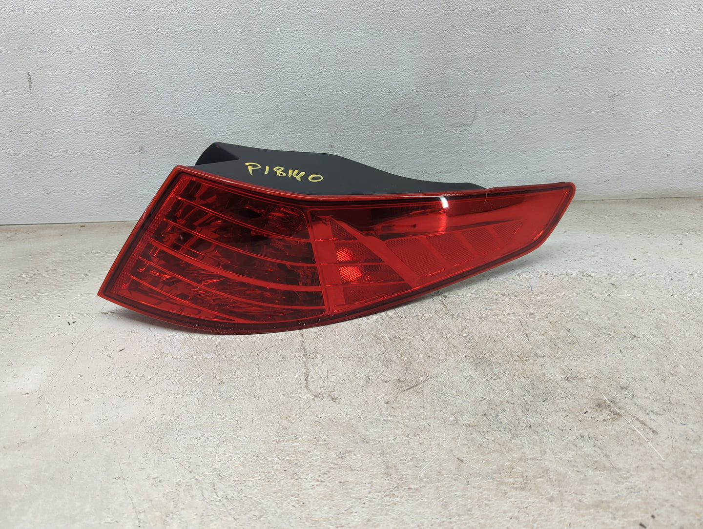 1999 Chevrolet Express 2500 Tail Light Assembly Passenger Right OEM Fits OEM Used Auto Parts - Oemusedautoparts1.com