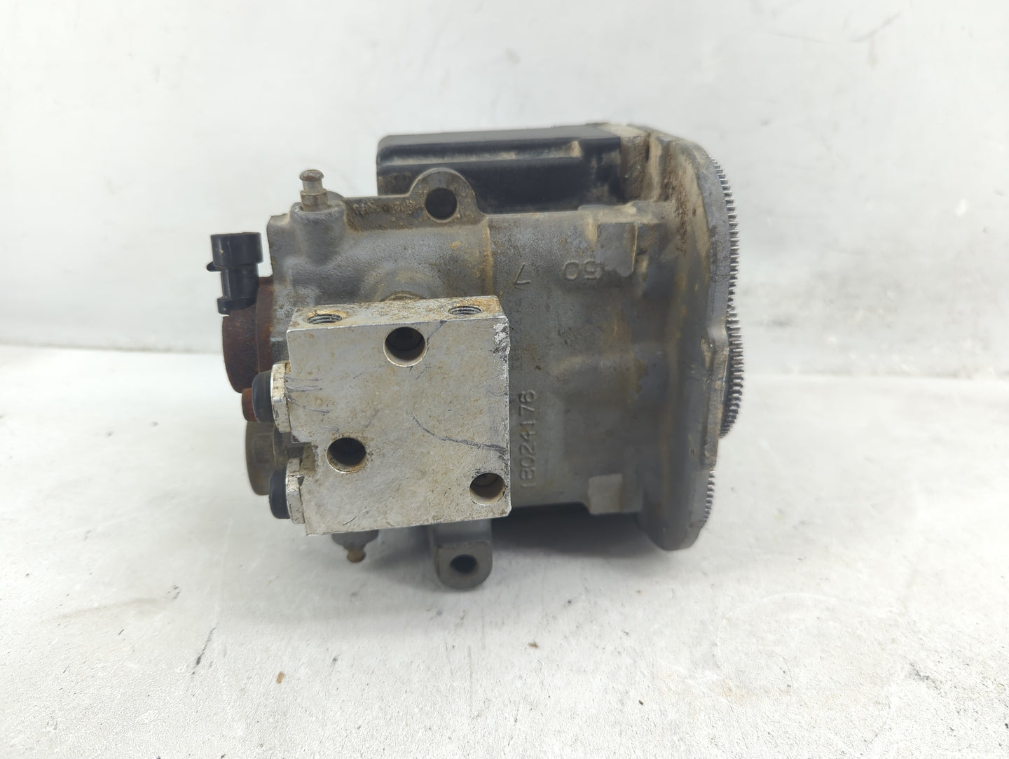 1997-1999 Chevrolet Malibu ABS Pump Control Module Replacement P/N:18024176 Fits Fits 1997 1998 1999 2000 OEM Used Auto Part