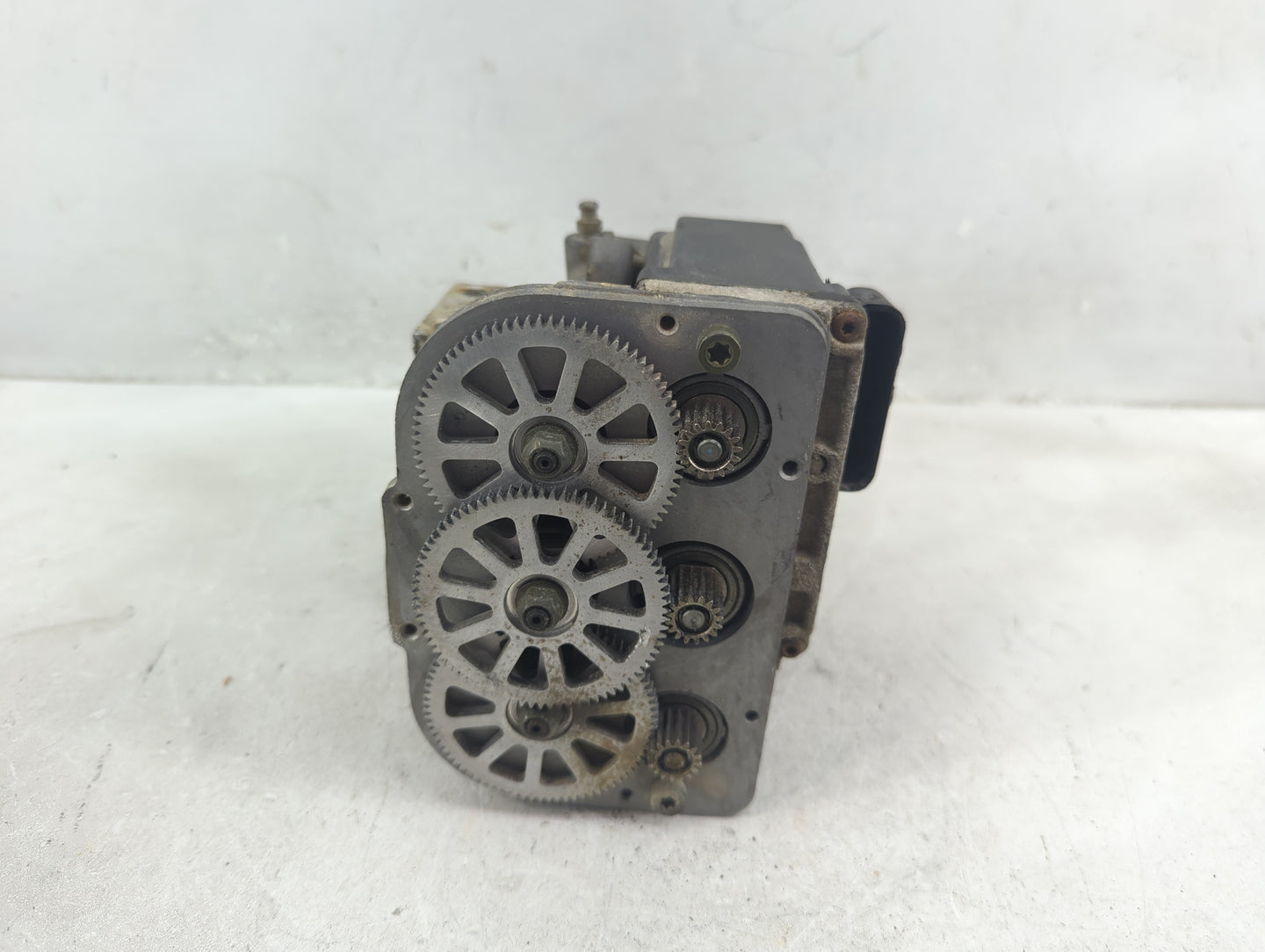 1997-1999 Chevrolet Malibu ABS Pump Control Module Replacement P/N:18024176 Fits Fits 1997 1998 1999 2000 OEM Used Auto Part