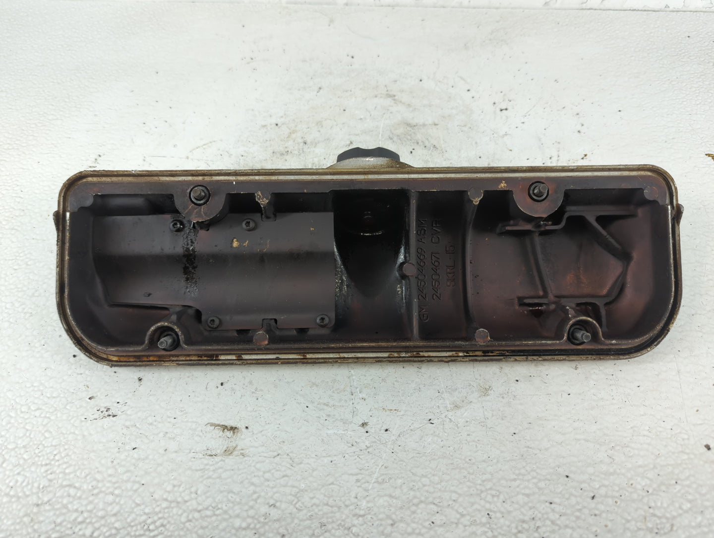 1999 Chevrolet Malibu Driver Left Cylinder Head Valve Cover P/N:24504671 24504669 Fits OEM Used Auto Parts - Oemusedautopart