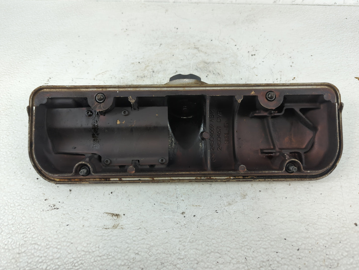 1999 Chevrolet Malibu Driver Left Cylinder Head Valve Cover P/N:24504671 24504669 Fits OEM Used Auto Parts - Oemusedautopart