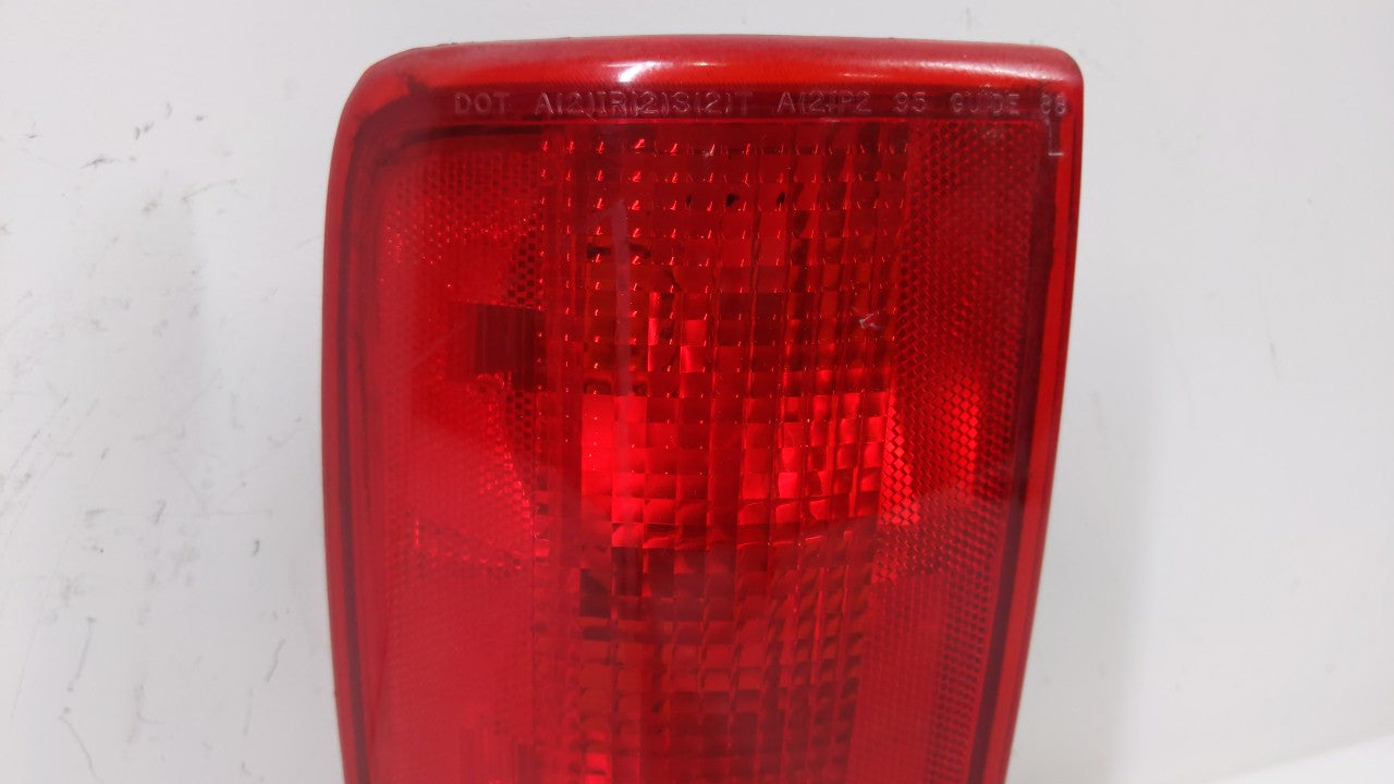 1999 Chevrolet S10 Tail Light Assembly Driver Left OEM P/N:16516093 16518499 Fits OEM Used Auto Parts - Oemusedautoparts1.co