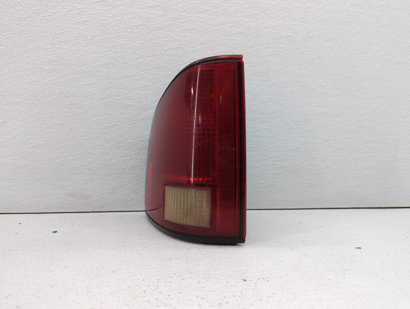 1994-2003 Chevrolet S10 Tail Light Assembly Driver Left OEM P/N:16516093 Fits OEM Used Auto Parts - Oemusedautoparts1.com